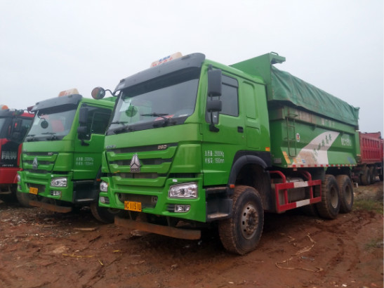 國五豪沃380后八輪環保自卸車